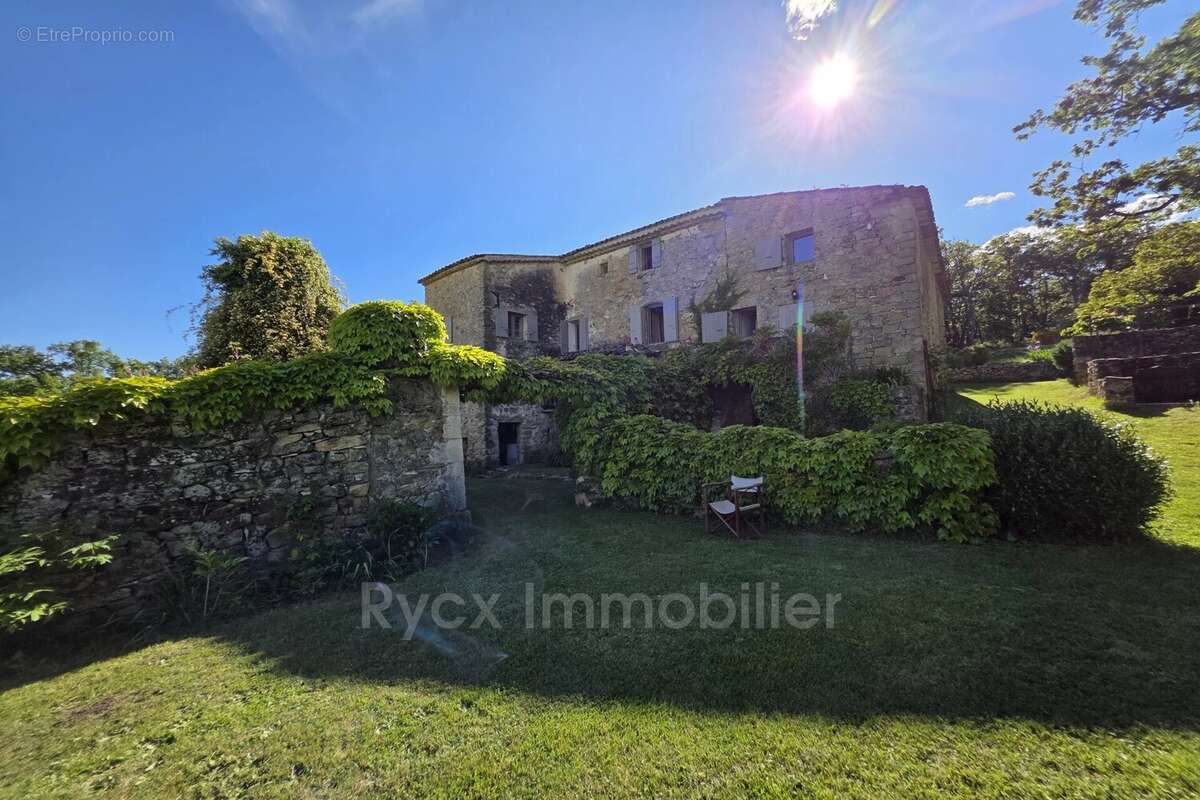 Maison 273 m² à Simiane-La-Rotonde  - photo 2