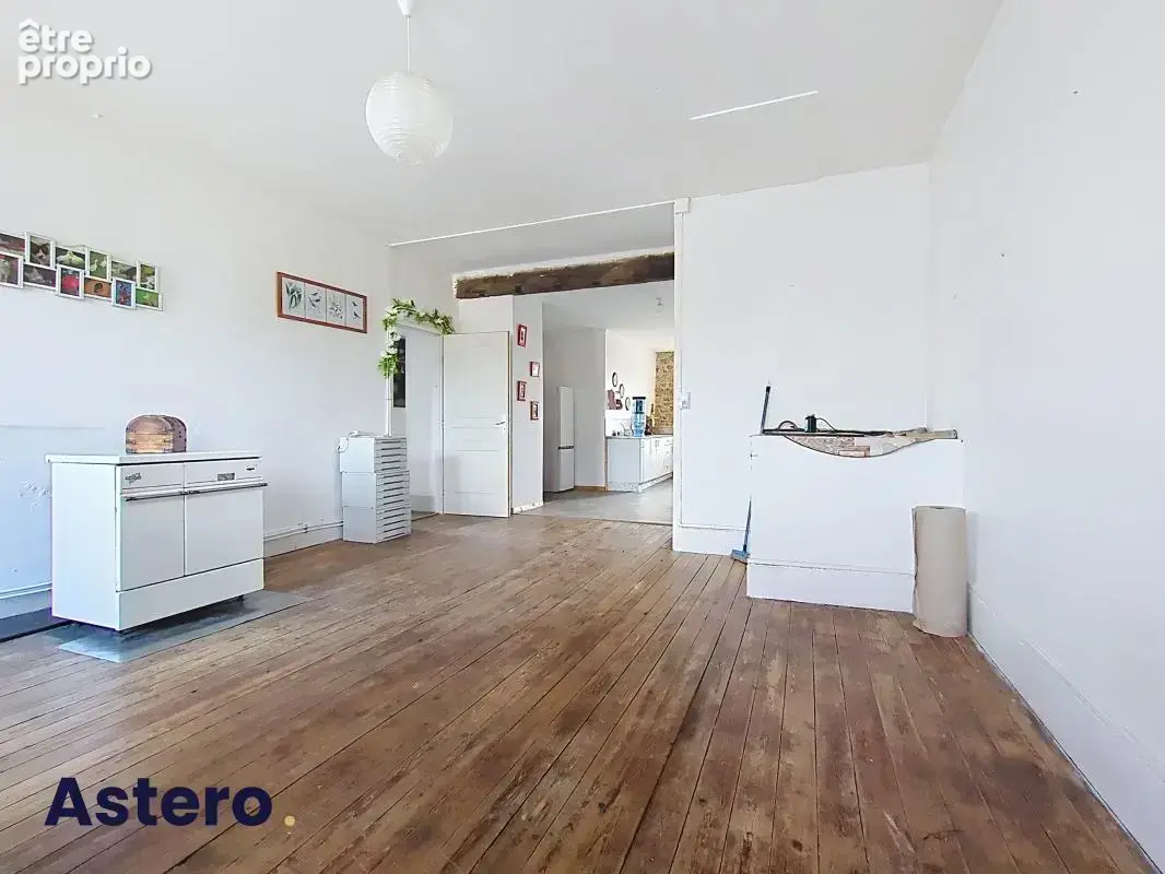 Combrailles (63)-maison de maitre en pierres 211m² renovee-4 chambres-jardin - photo 7