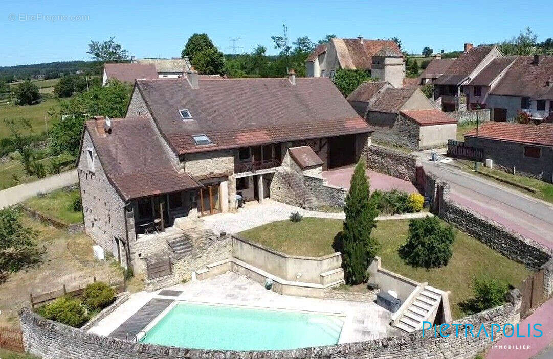Maison à SIGY-LE-CHATEL