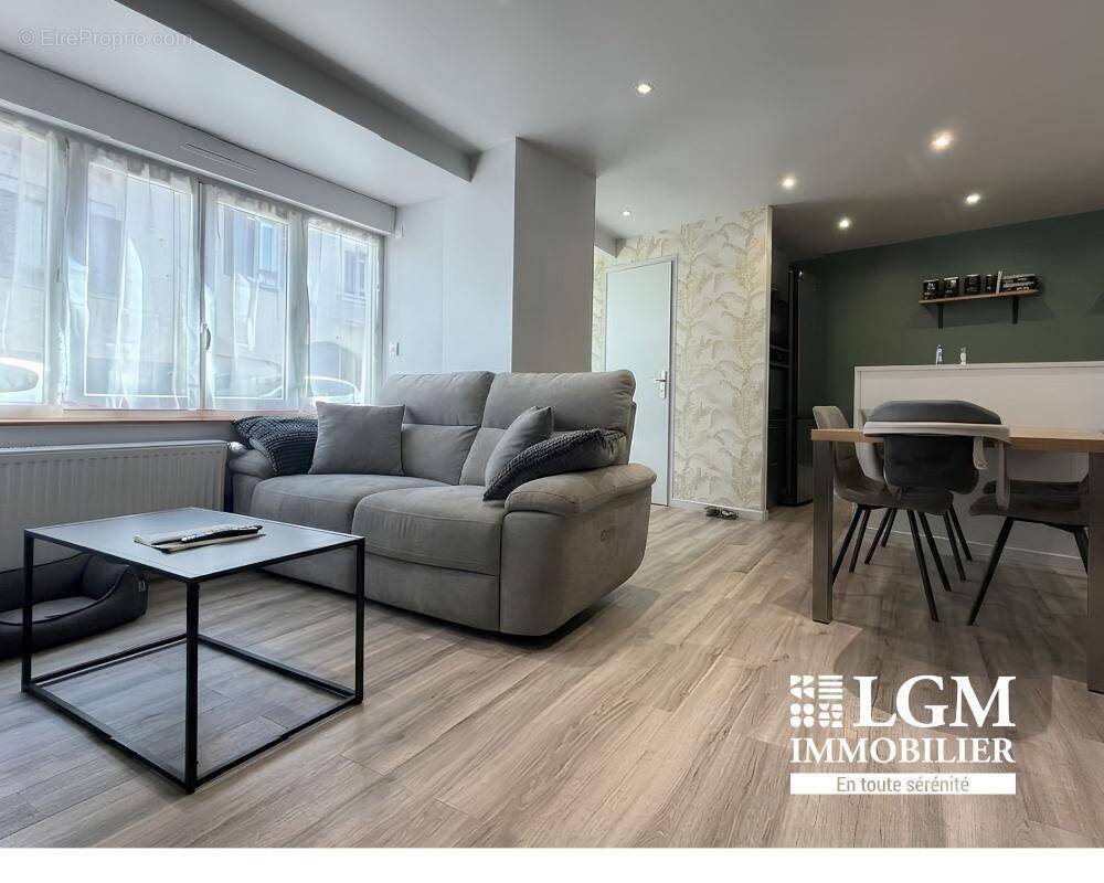 63730 LES MARTRES-DE-VEYRE, maison de bourg entièrement rénovée – 71 m², 3 pièces – - photo 1