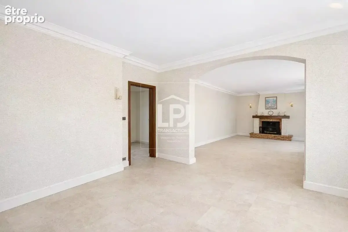 Maison individuelle - 5 pièces - 151 m² sur une parcelle arborée de près de 2700 m² côté village - photo 3