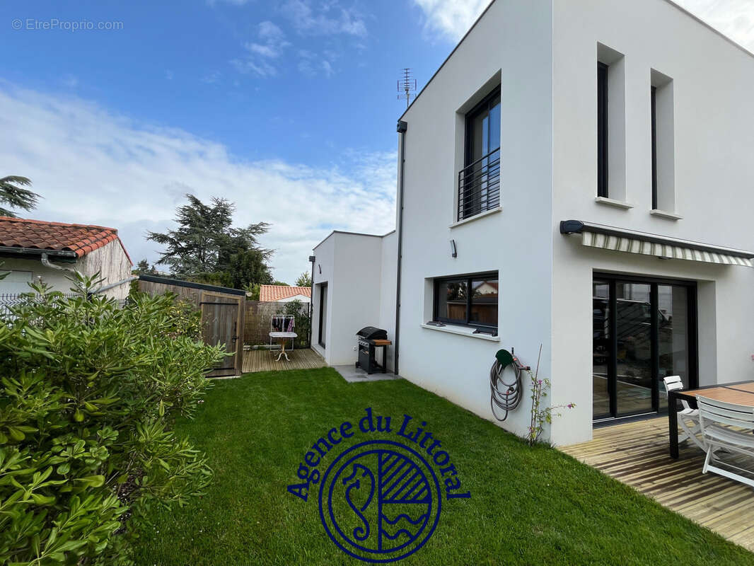 Maison à VAUX-SUR-MER