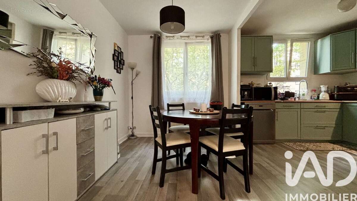 Photo 2 - Appartement à SAINTE-GENEVIEVE-DES-BOIS