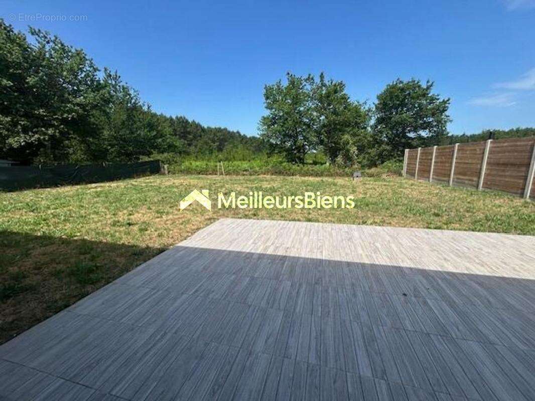 Maison à SAINTE-EULALIE-EN-BORN