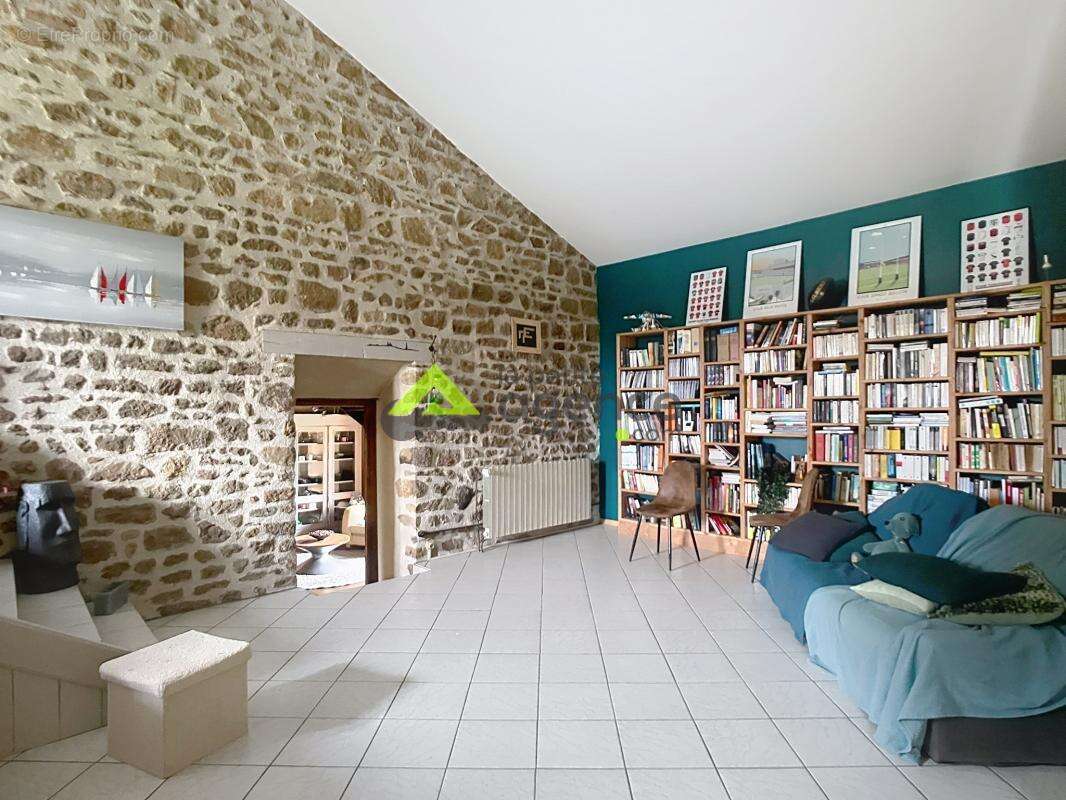 Maison à SAINT-YRIEIX-LA-MONTAGNE