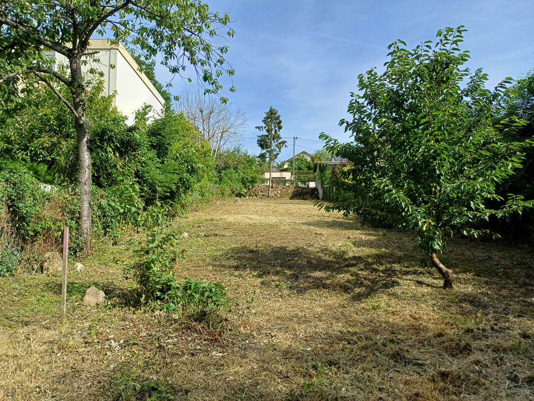 Terrain à ESBLY
