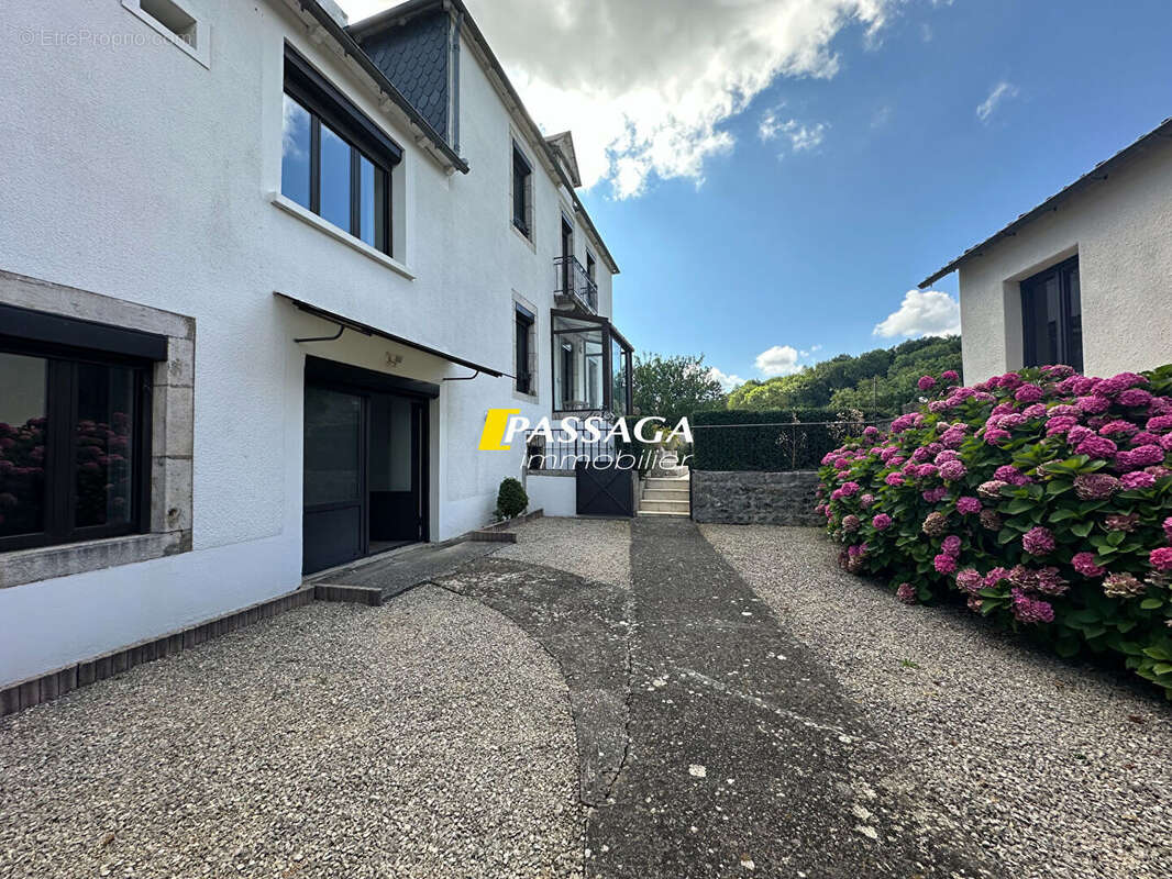 A VENDRE - Maison d'habitation avec cour, jardin et studio - BERTHOLENE - photo 7