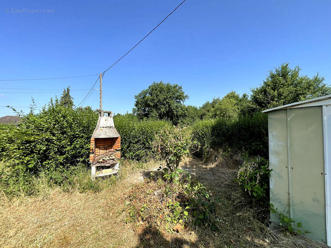 Maison avec grand terrain, sous-sol complet et fort potentiel à Lusigny (03230) - photo 9