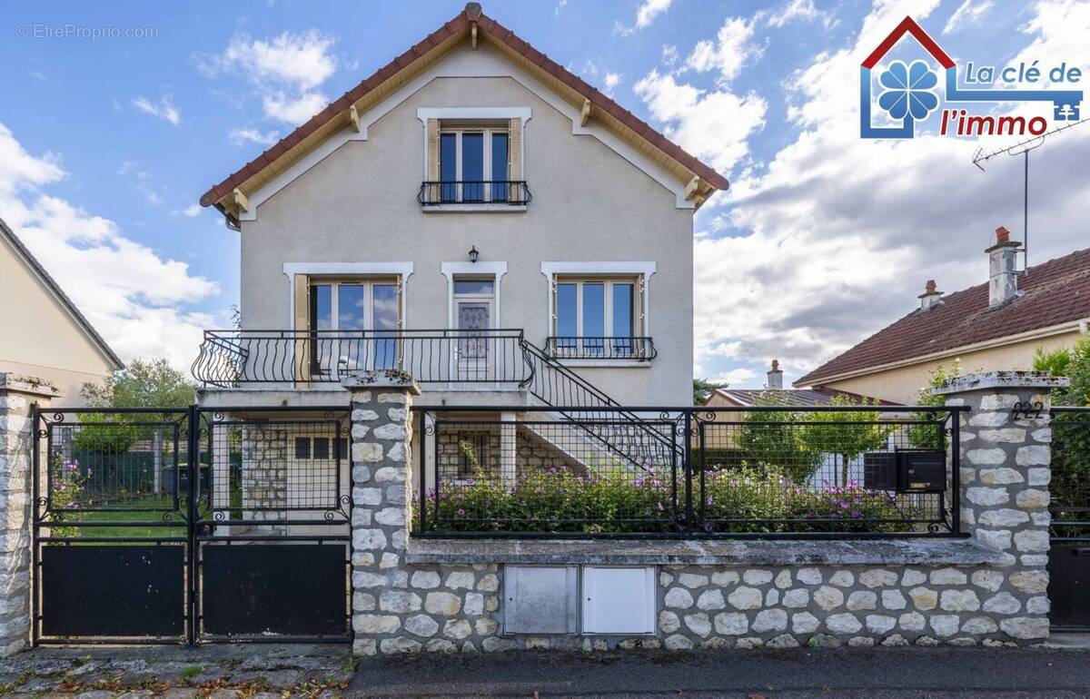 Maison à MOISSY-CRAMAYEL