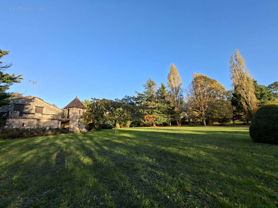 Maison à RAZAC-DE-SAUSSIGNAC