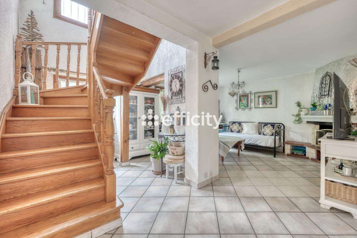 Maison à COMBS-LA-VILLE