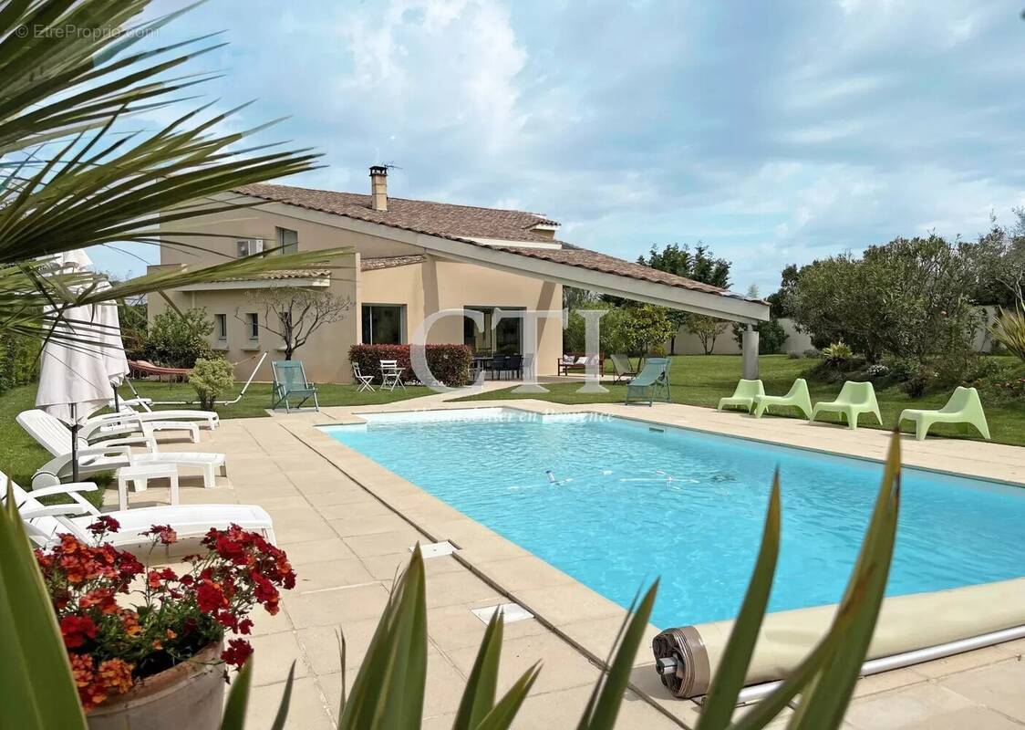 Villa architecturale d'exception avec vue sur le Mont-Ventoux, à proximité de L'Isle-sur-la-Sorgue - photo 2