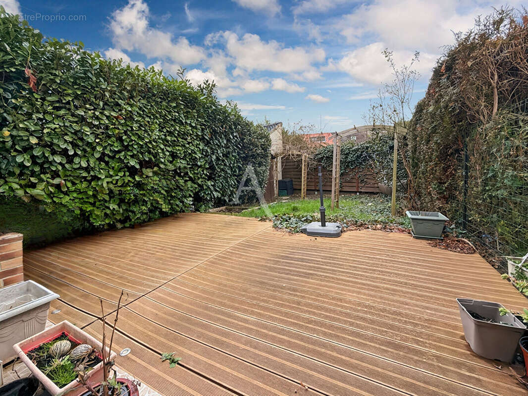 Maison à JOUY-LE-MOUTIER