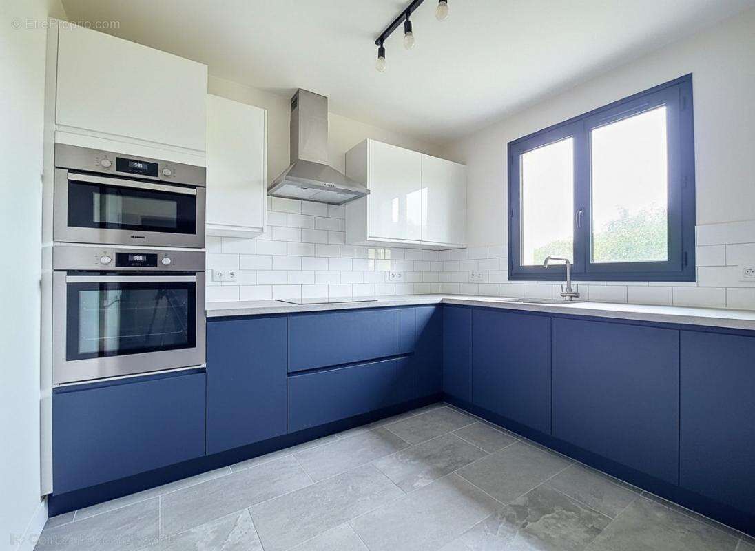 Maison à SAINT-JEAN-DE-BOURNAY