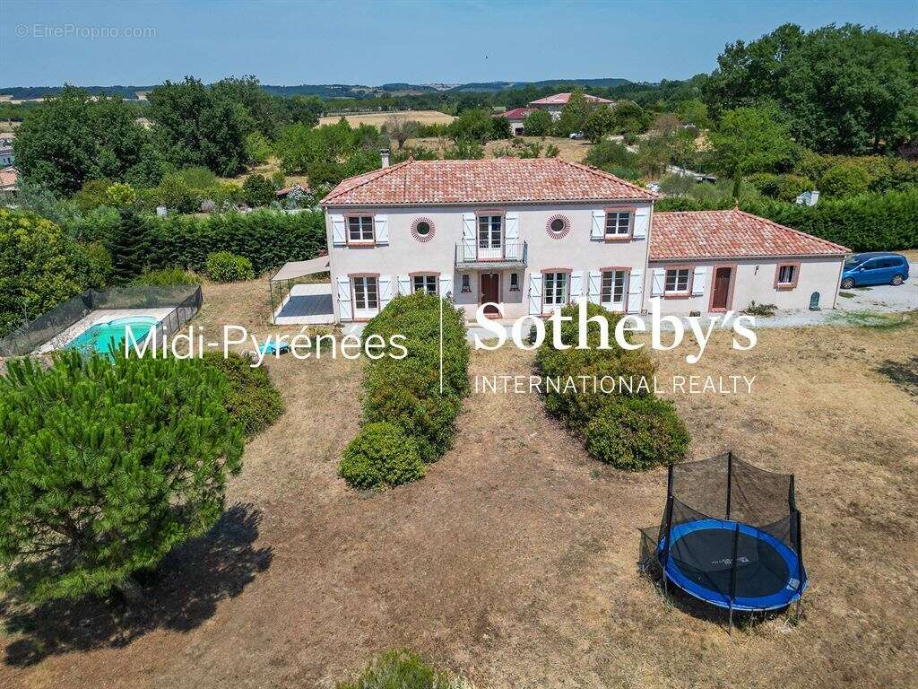 Belle maison de famille+ terrain constructible - photo 2