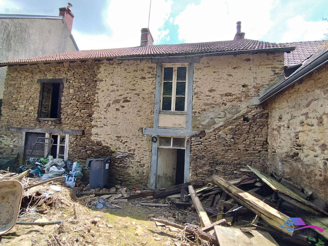 FACADE ARRIERE - Maison à SAINT-PRIEST-LA-MARCHE