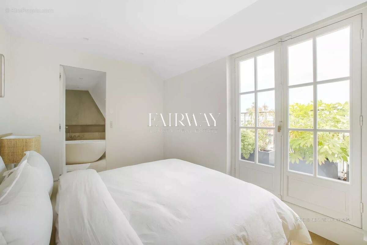 Appartement à PARIS-8E