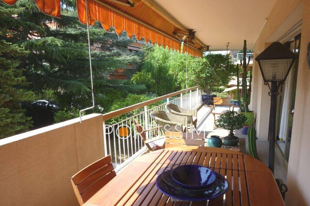 Appartement à SAINT-LAURENT-DU-VAR