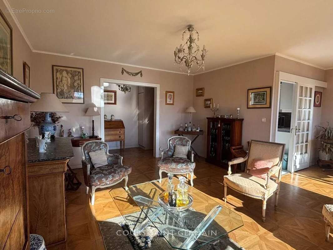 Appartement à PARIS-16E