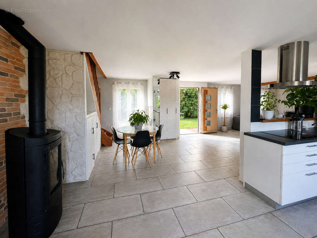 Maison 133 m² à Saint-Eloy-De-Gy  - photo 18