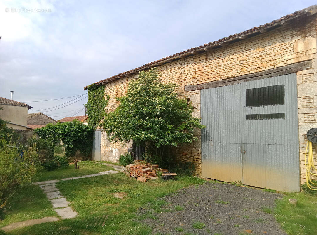 Maison à ROM