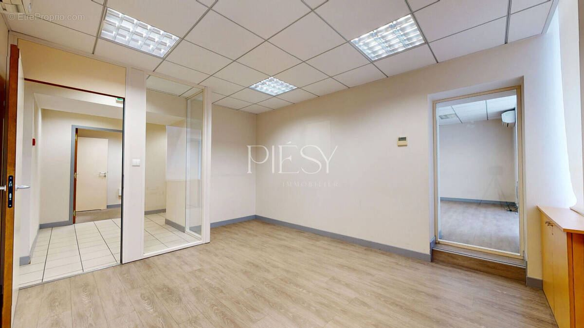 Commerce à VALLEIRY