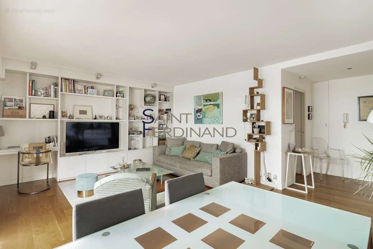 Appartement à PARIS-17E