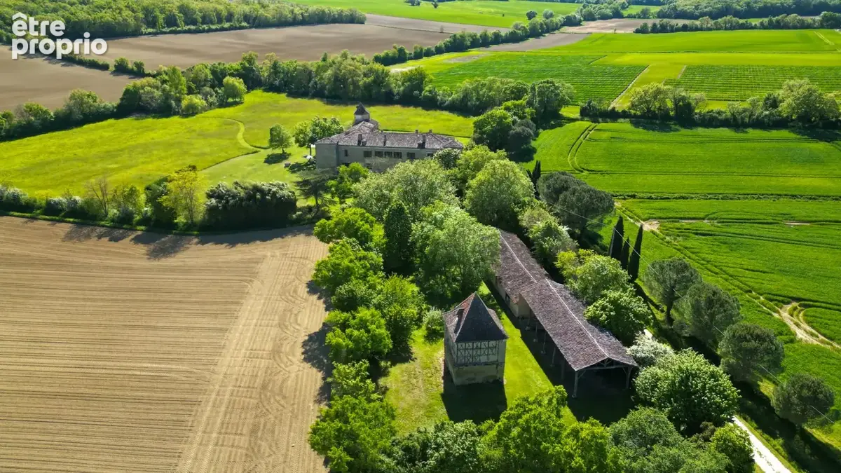 Château gascon du XV° siècle, près de Lectoure, remanié au XVI° dans le goût de la Renaissance italienne - photo 35