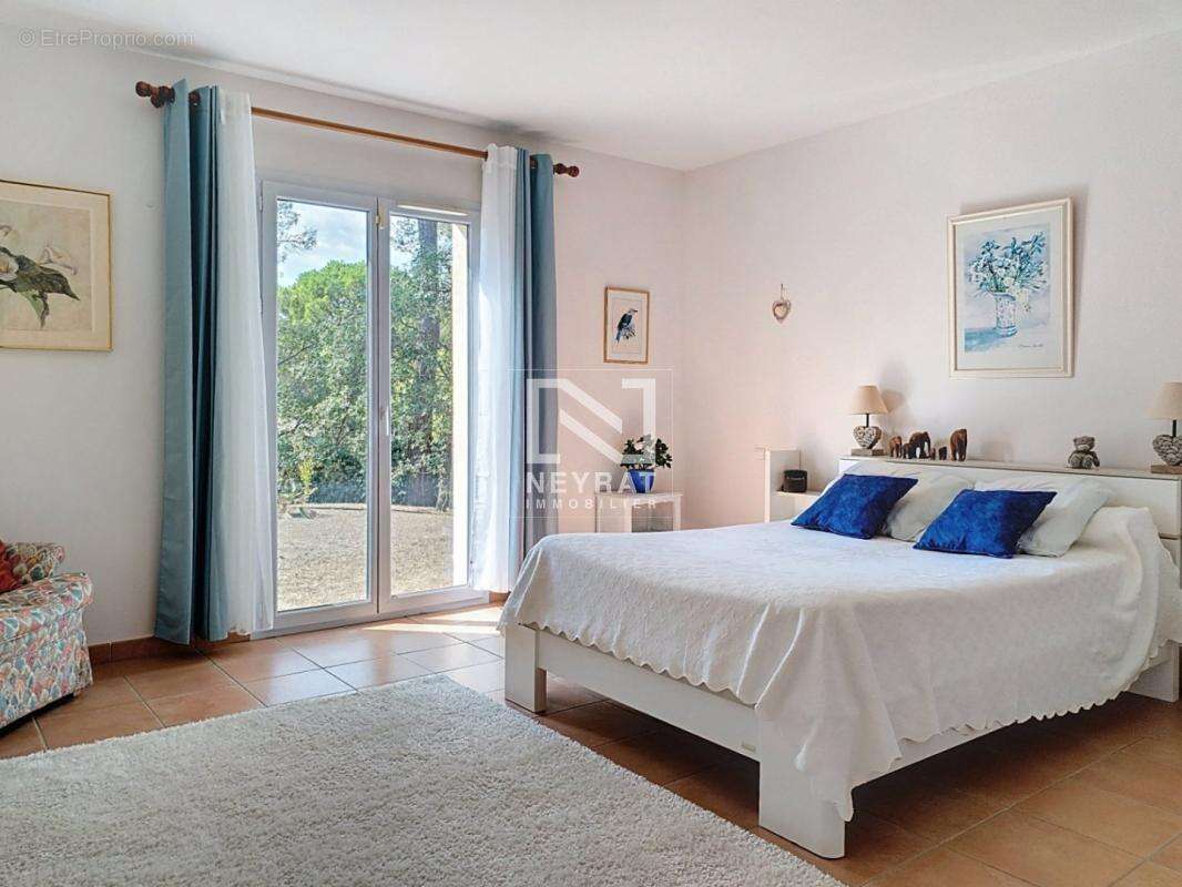 Fayence – Élégante villa provençale avec piscine et jardin plat de 3 000 m² - photo 18