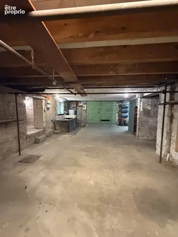 Maison indépendante 155 m2 à Romans-sur-Isère   4 chambres, terrain 903 m2, ascenseur et fort potentiel - photo 11