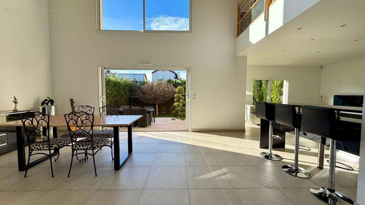 Maison à NEUILLY-SUR-MARNE