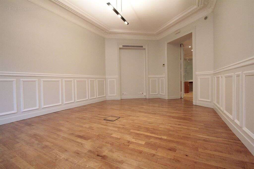 Commerce à PARIS-2E