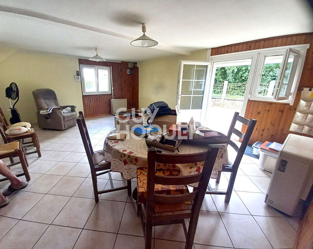 Maison à CHAMPFORGEUIL