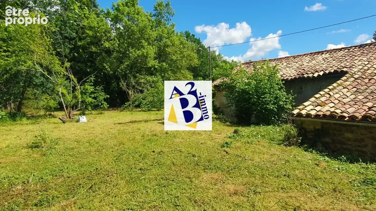 Charras, maison à rénover, terrain 8000m² - photo 4