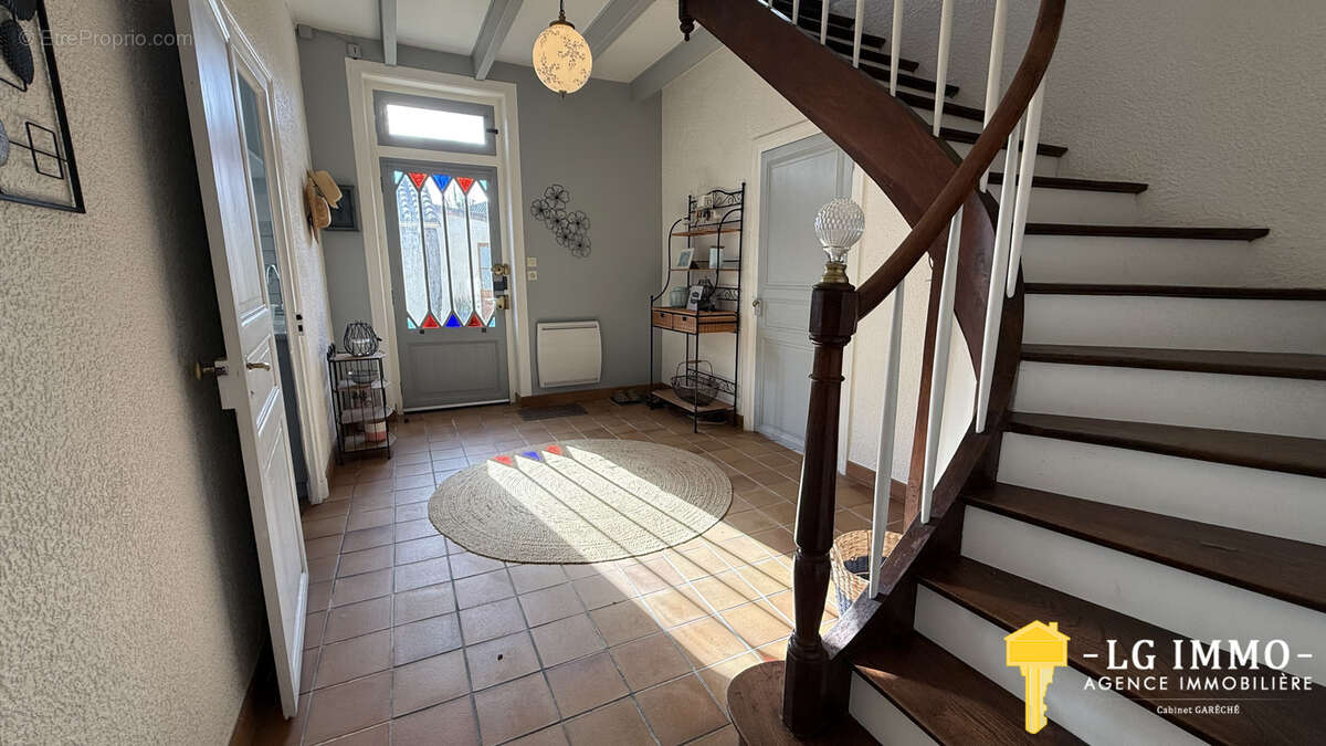 Maison à BRIE-SOUS-MORTAGNE