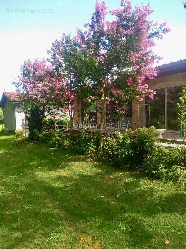 Maison à BONNAC-LA-COTE