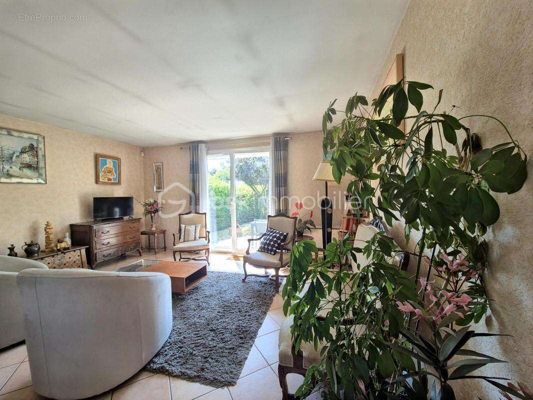 Maison familiale de 119 m2 avec grenier aménageable à Courcouronnes centre ! - photo 6