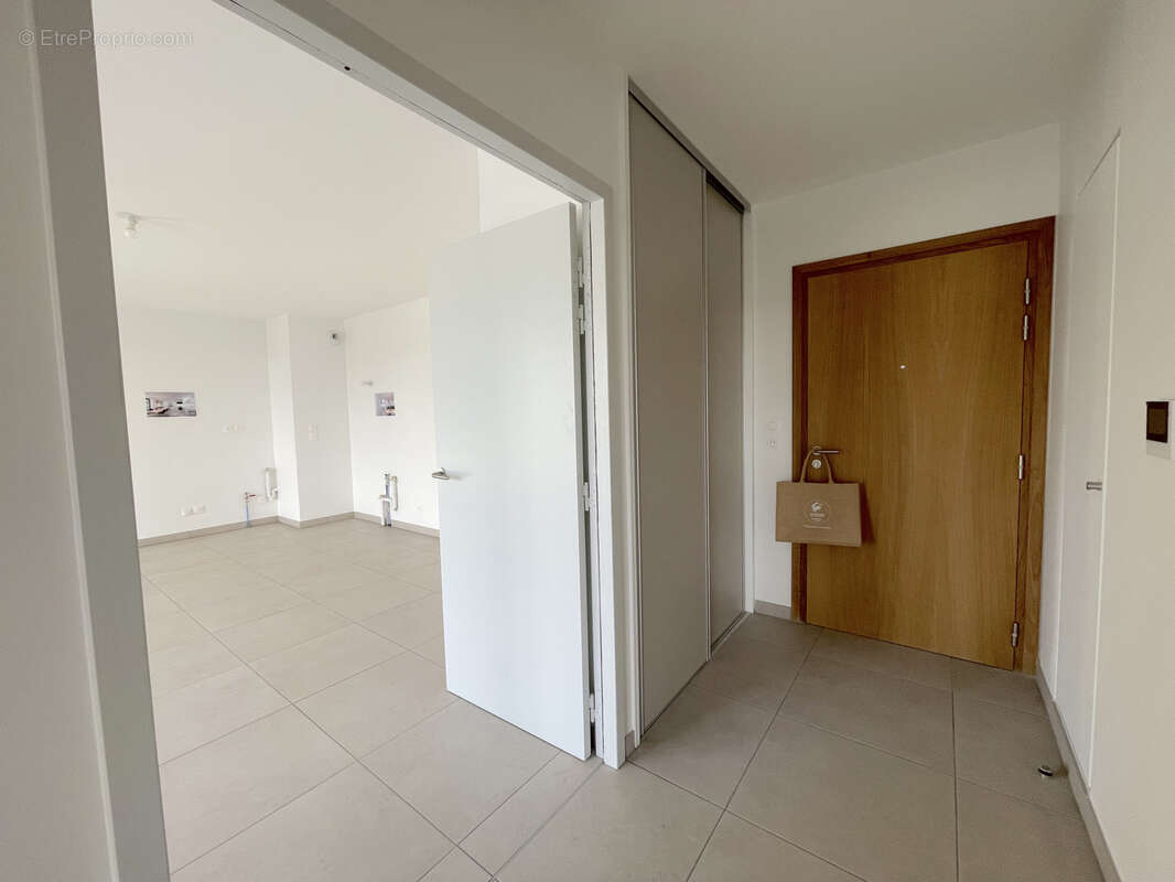 Appartement à LA TOUR-DE-SALVAGNY