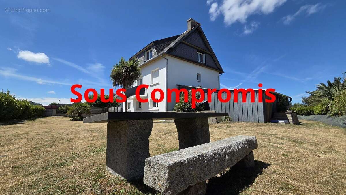Maison à SANTEC