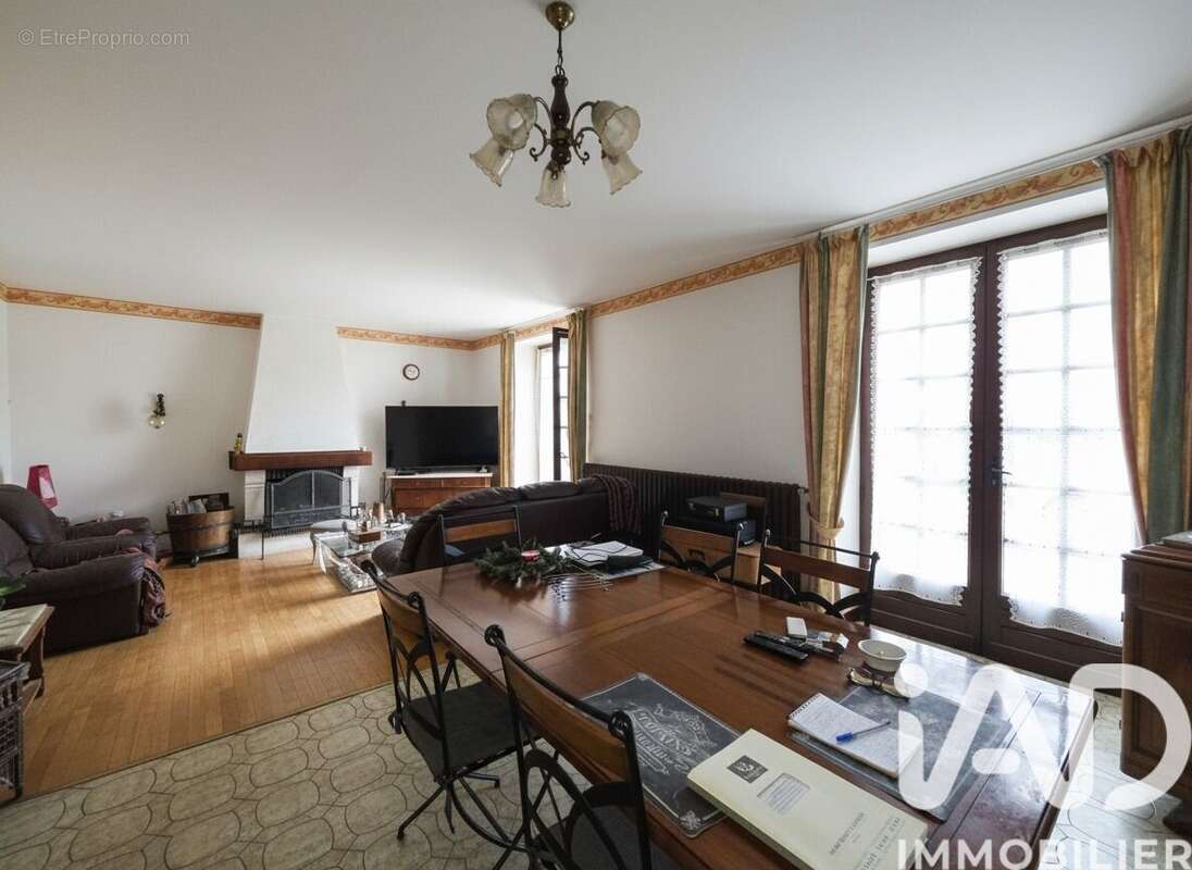 Maison 168 m² à Aunac  - photo 4