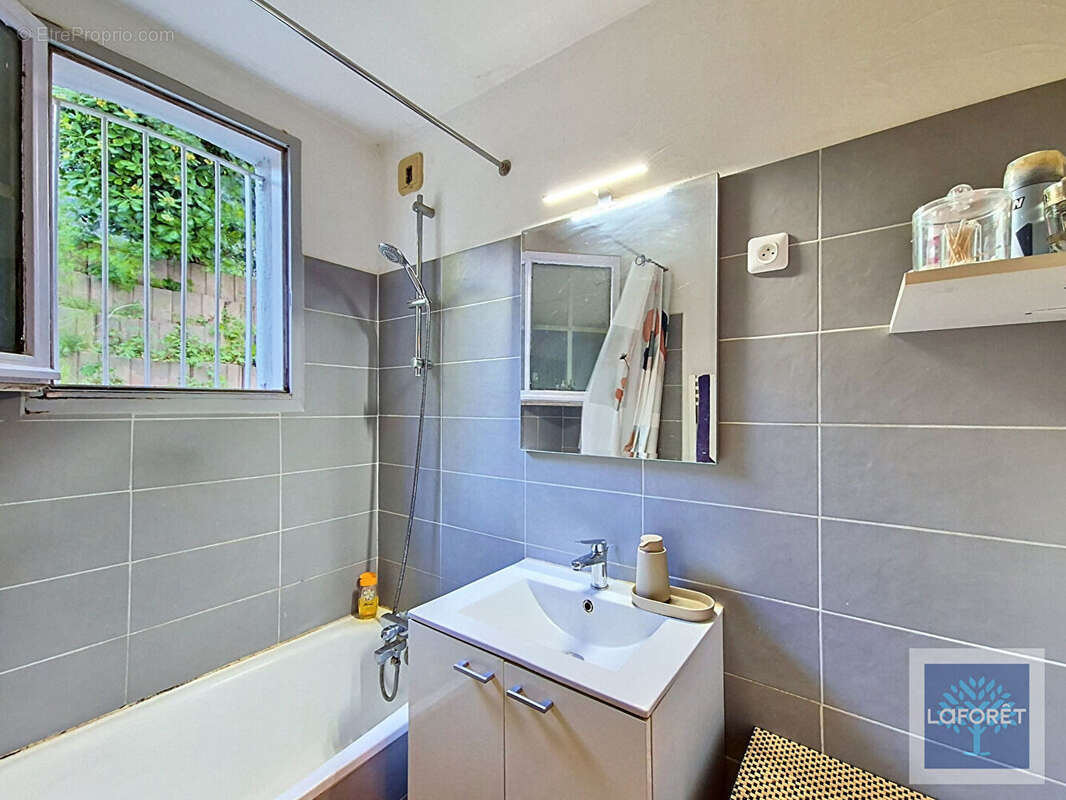 Appartement à VALLAURIS