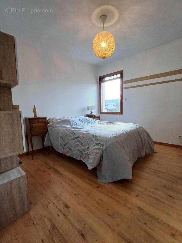 Maison à ENTRE-DEUX-GUIERS