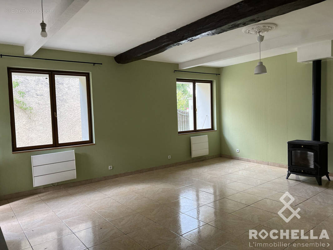 Maison 116 m² à La Vergne  - photo 4