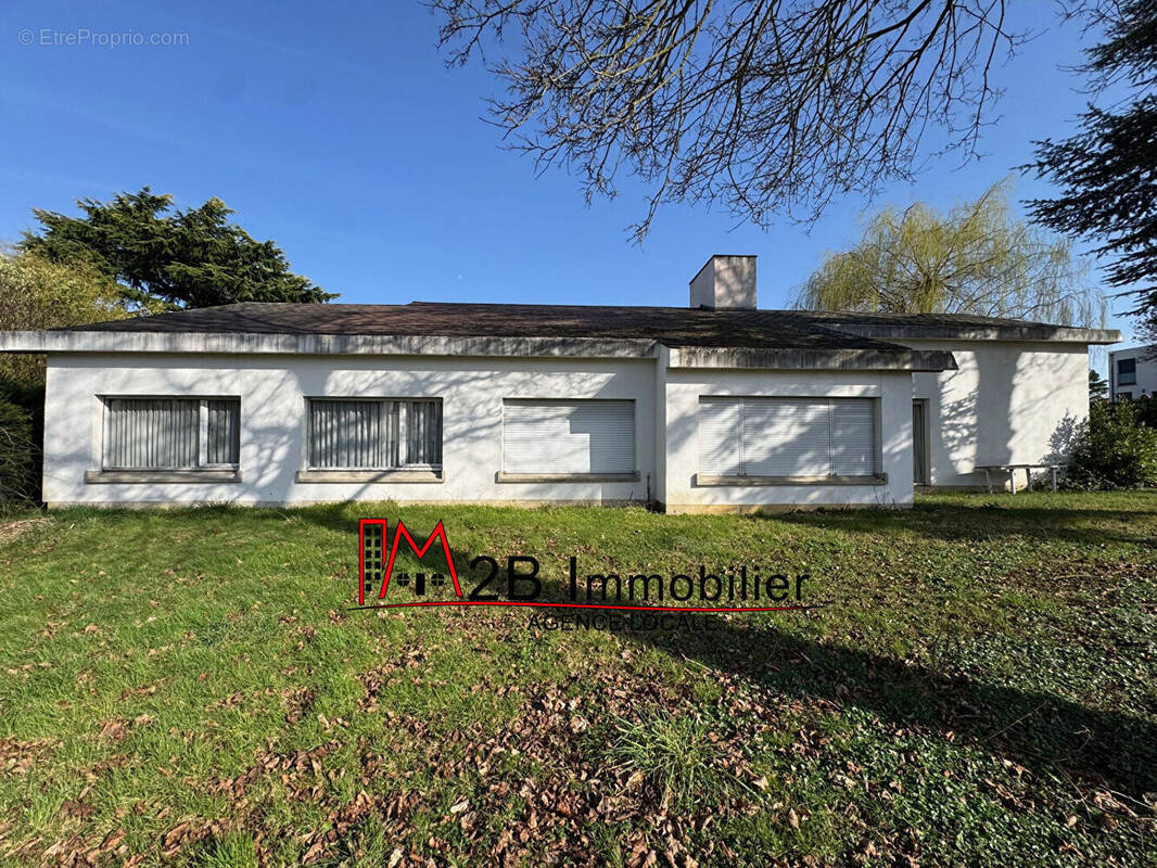 Maison à SAINT-THIBAULT-DES-VIGNES