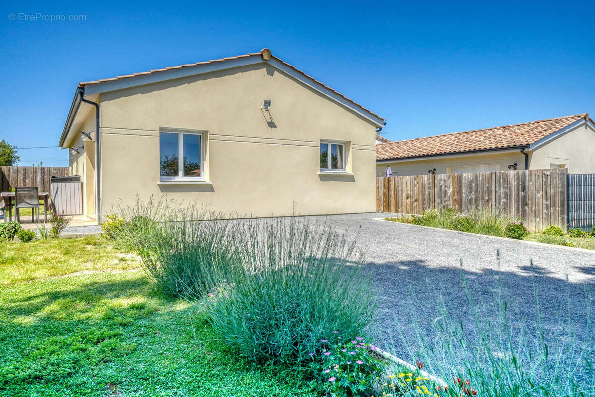 Maison à MONTLIEU-LA-GARDE