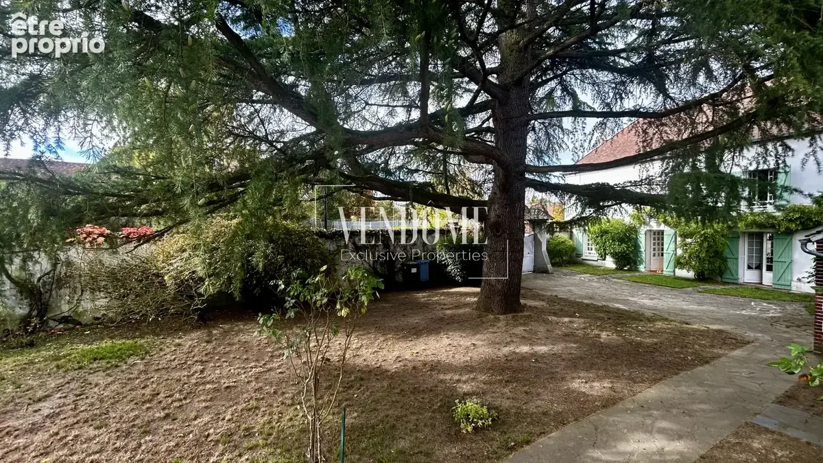 Coulombs   Authentique maison de caractère du XIX? siècle avec dépendances et jardin arboré. - photo 12