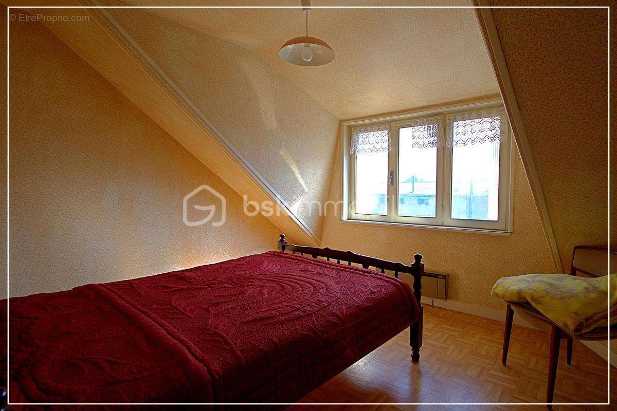 Maison familiale avec fort potentiel – 140 m² + sous-sol complet sur 2000 m² de terrain - photo 10