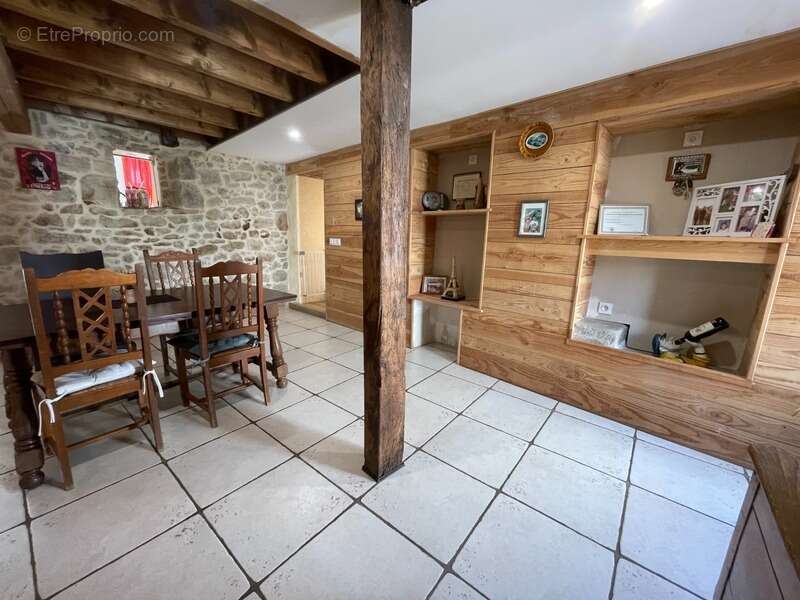 Maison de charme avec deux granges et cour intérieur 1370 m2 - photo 5