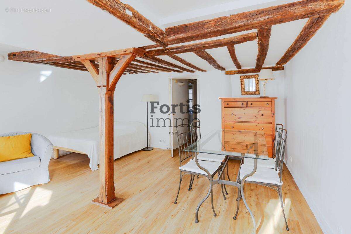 Appartement à PARIS-3E