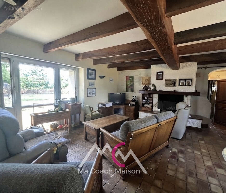 PONTCHATEAU en village, maison avec beaux volumes - photo 14